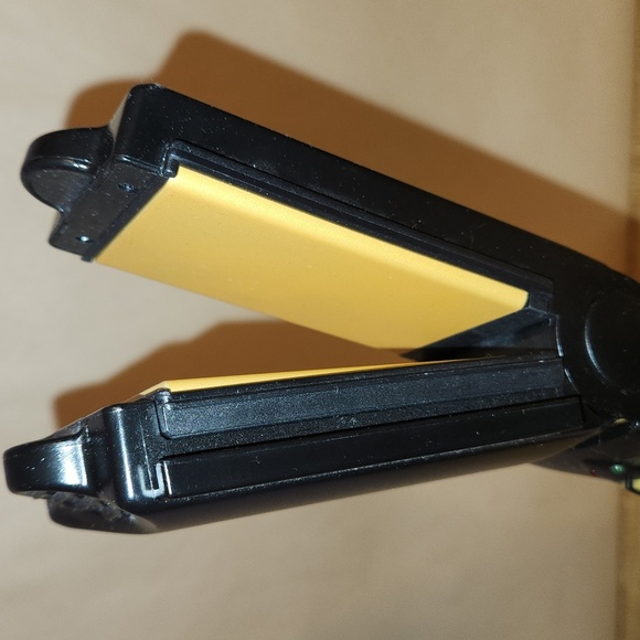 CONAIR Black and Gold Hair Straightener - Picture 3 of 8
